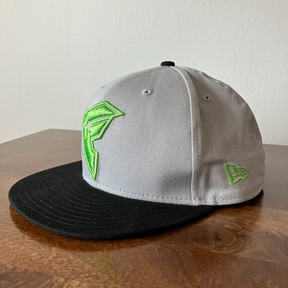 Famous Stars Y2K Gray Snapback hat O/S in GUC - Picture 3 of 9